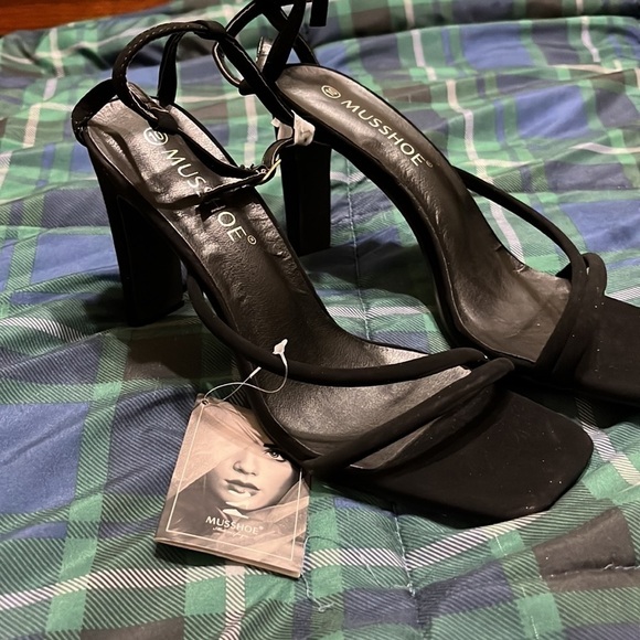 Square Toe black heels ankle strap shoes - Picture 2 of 6